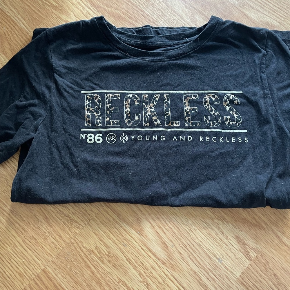 Buckle tshirt size small